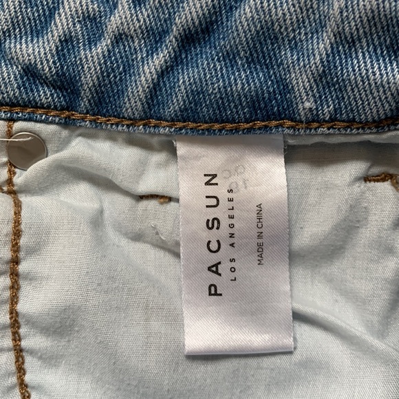 Light Wash PacSun Mom Jeans - Picture 9 of 9